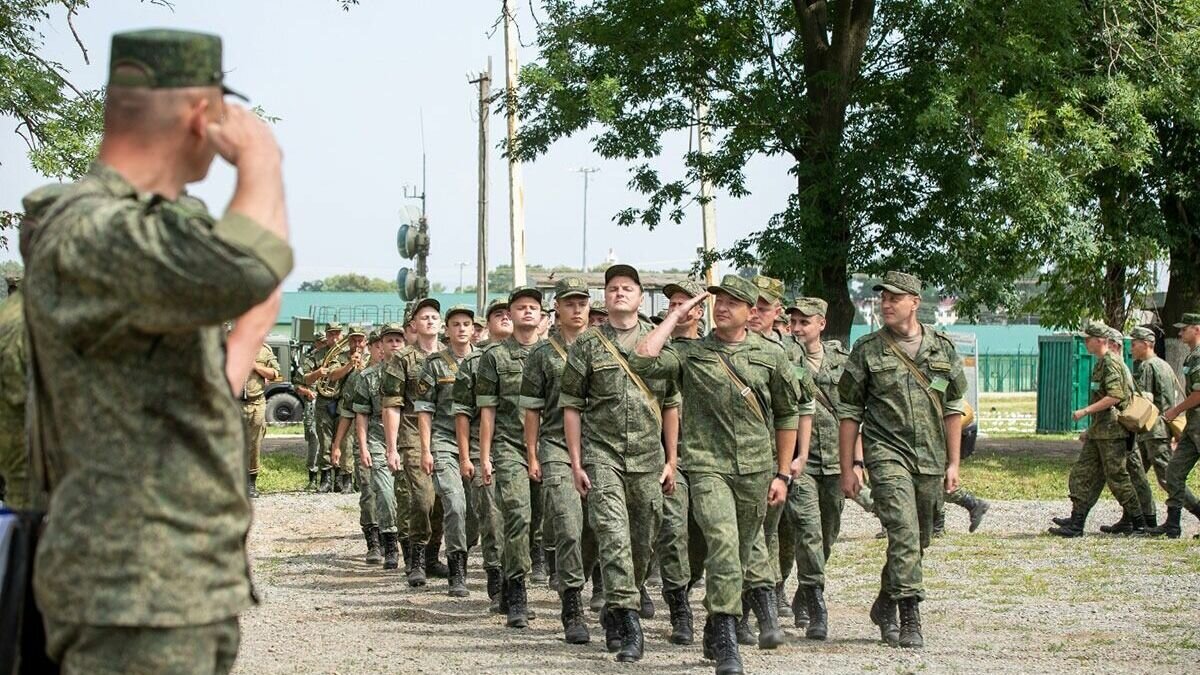     Срочников, призванных на службу этой осенью, не будут посылать воевать в Донбасс или других территории зоны специальной военной операции.