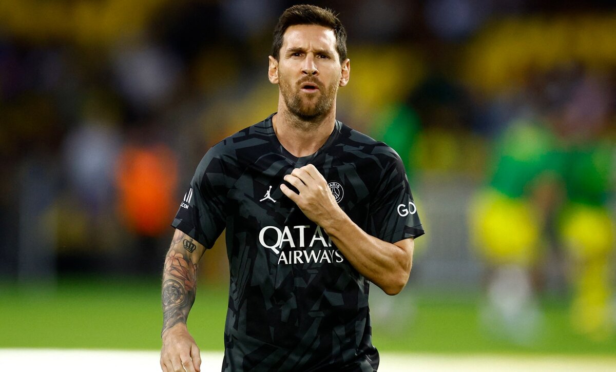    Месси с тревогой всматривается в будущее - что там? ПСЖ или "Браса"? Фото: Reuters