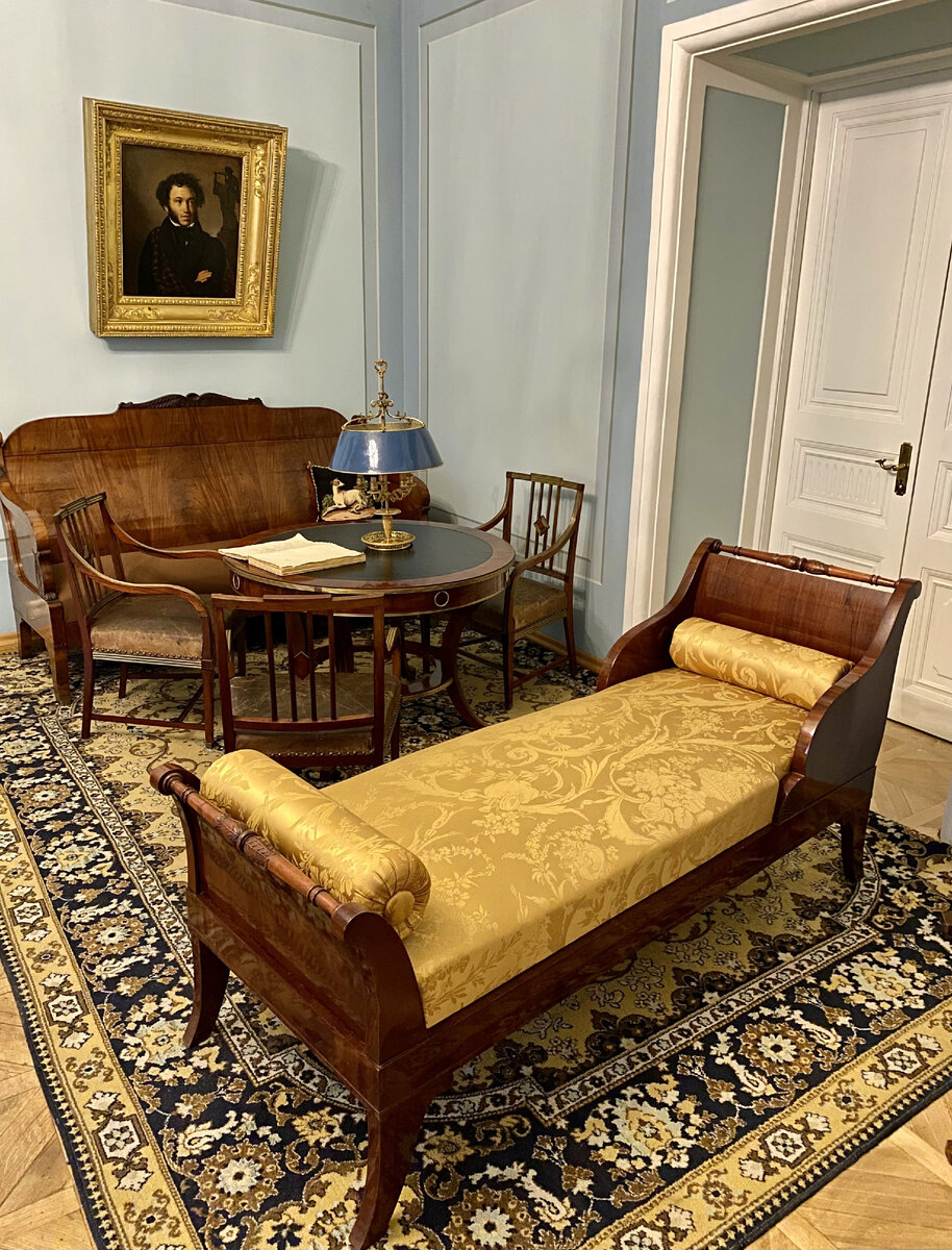 Мемориальный музей-квартира А.С. Пушкина. Гостиная. Современная фотография. 