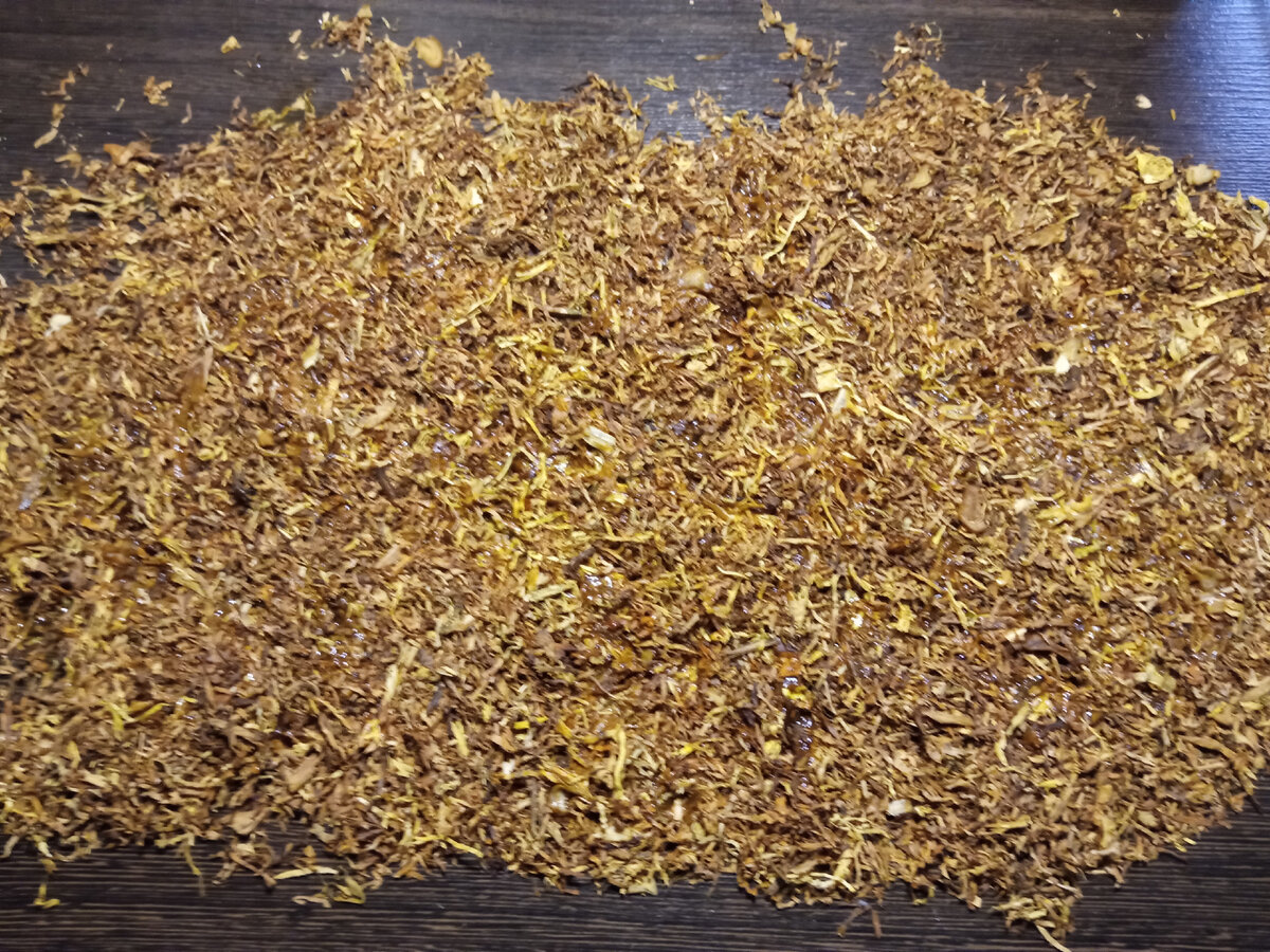 Табак уже с соусом(видны лужи)