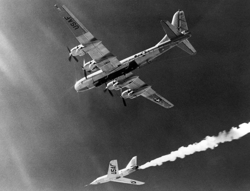 Bell X-2 Starbuster Это был один из первых самолётов серии X, к этой же серии относится пилотируемый X-15, однако он был создан намного позже.