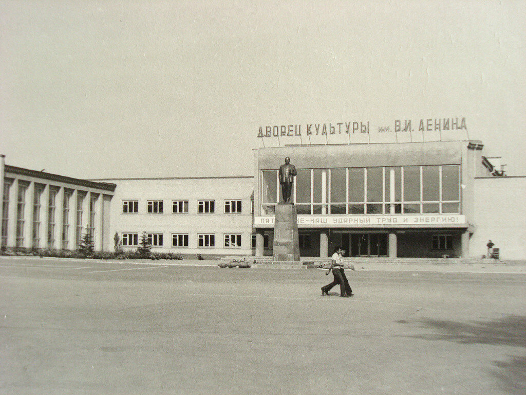 Фото из архивов жителей посёлка. Центральная площадь