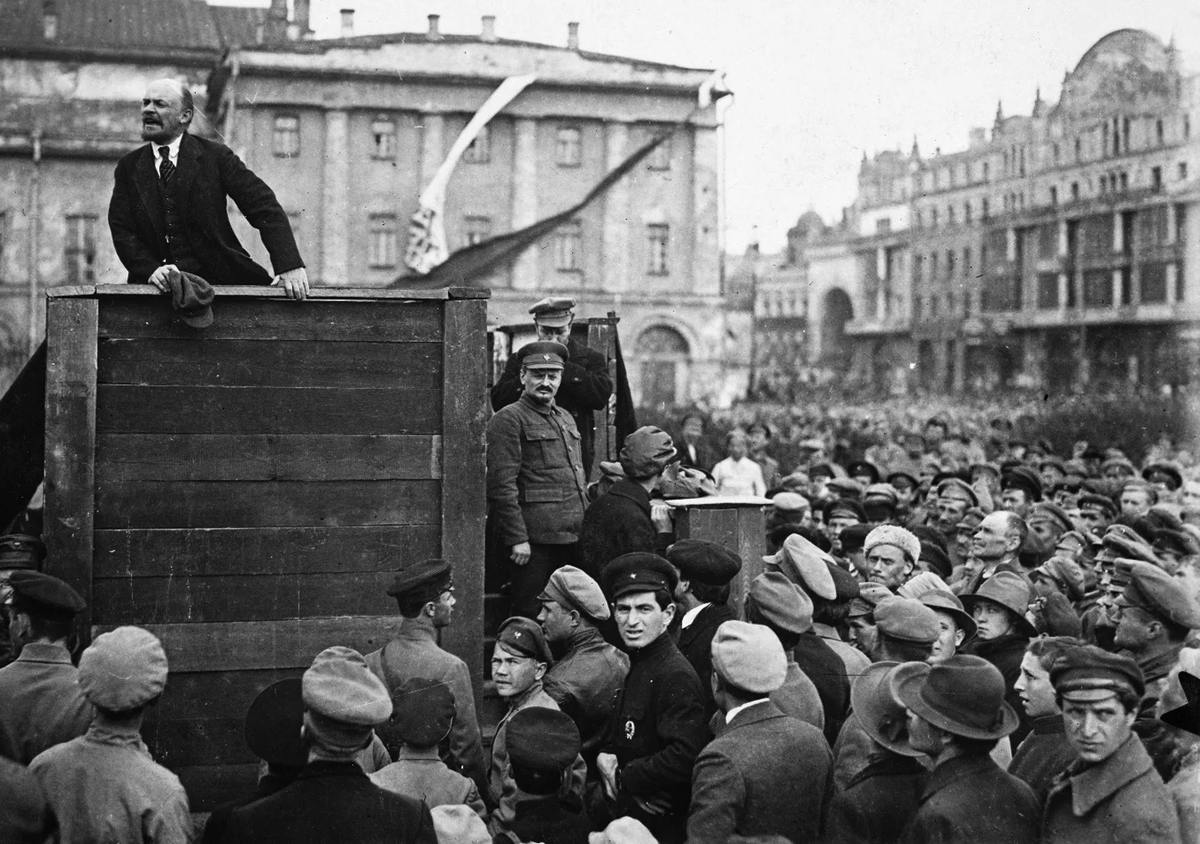 Живые классики Ленинизма и Троцкизма на одном фото!!! Фото для иллюстрации из интернета.