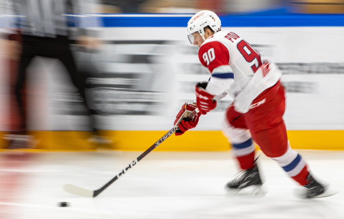   Нападающий "Локомотива" Александр Полунин  Сергей Савостьянов/ТАСС