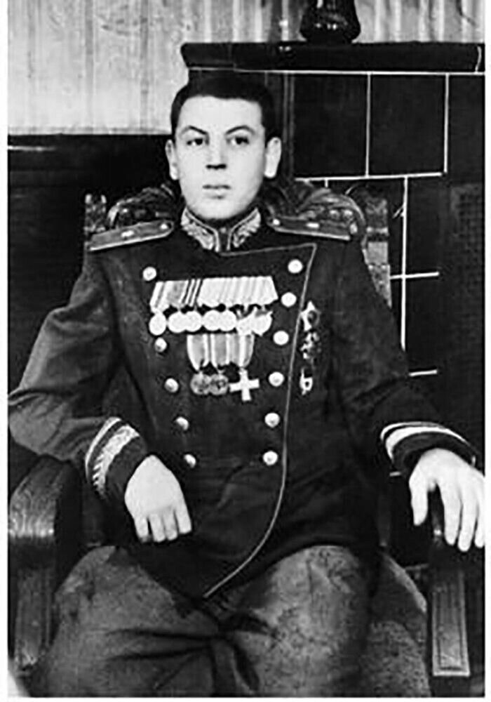 Вася сталин. Сталин Василий Иосифович. Василий Иосифович стали. Василий Сталин генерал лейтенант. Сталин Василий Иосифович сын