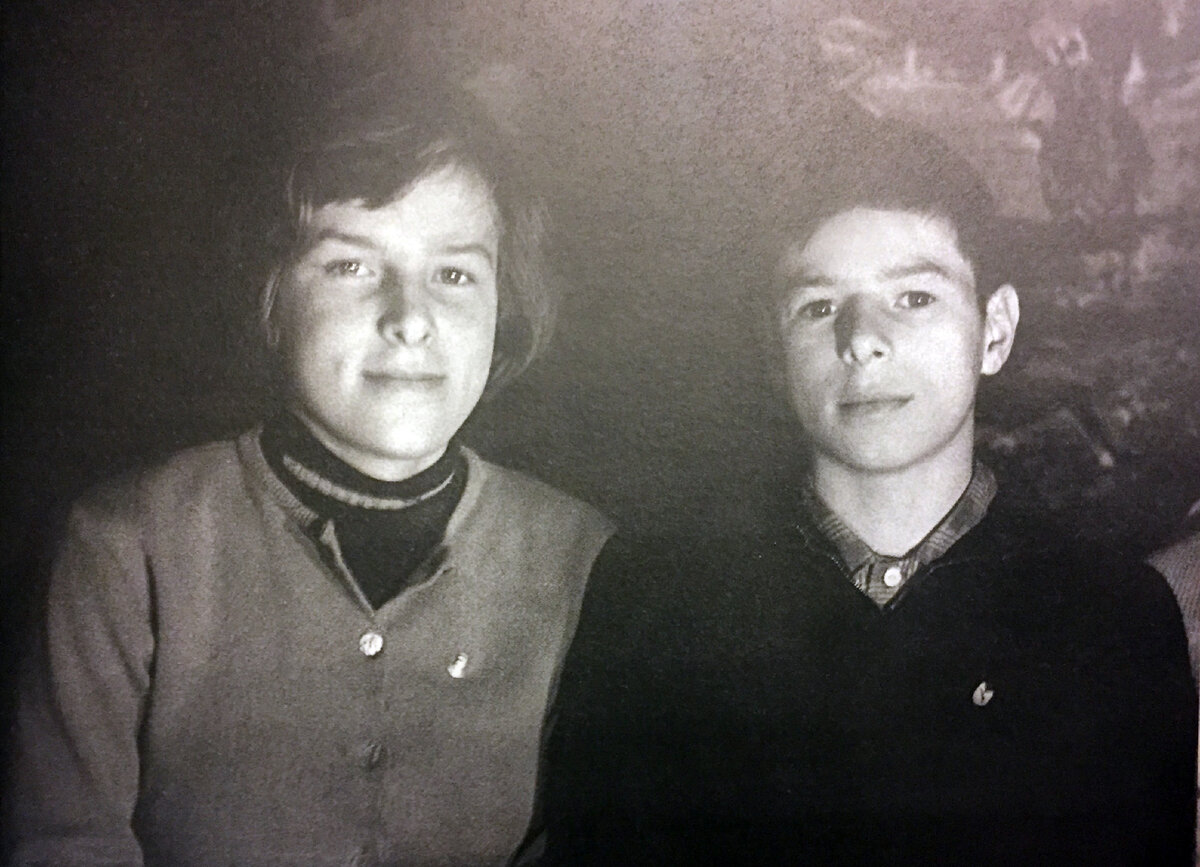 Татьяна и Валерий Харламов в детстве. Фото из личного архива семьи Харламовых 
