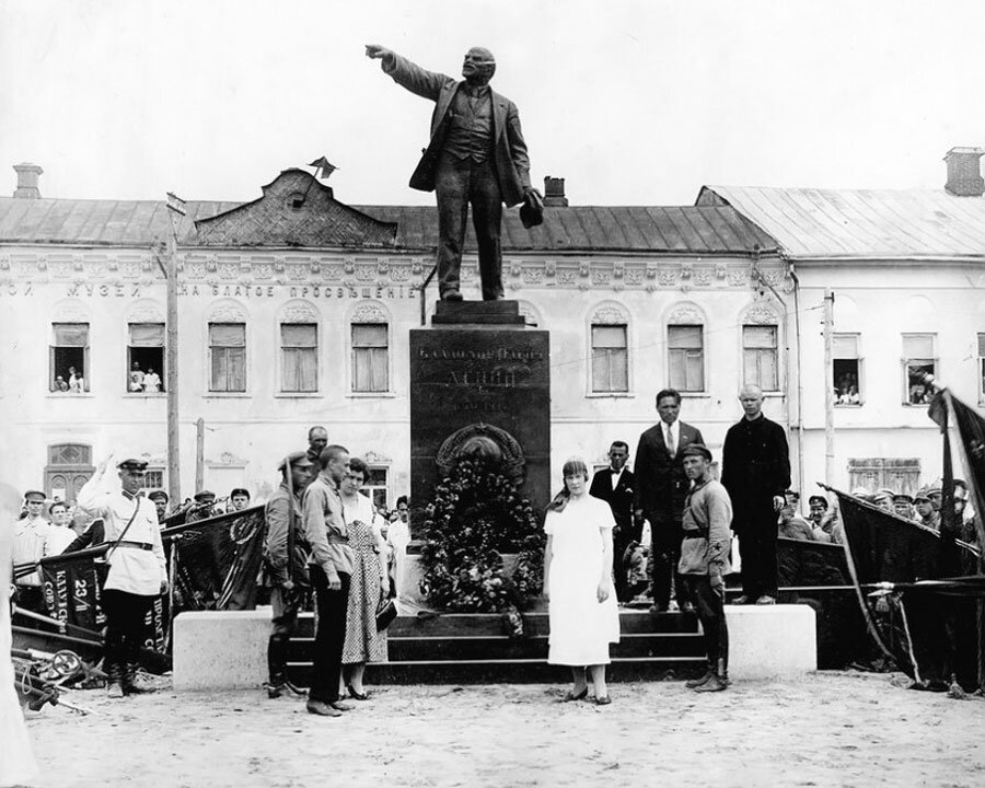 Открытие памятника в 1925 году
