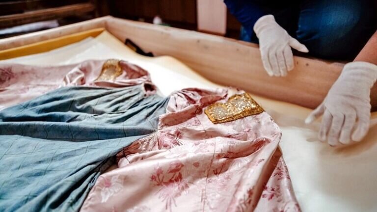    Уральские сарафаны оренбургских казачек отправлены на реставрацию в Москву Елена Шкатова