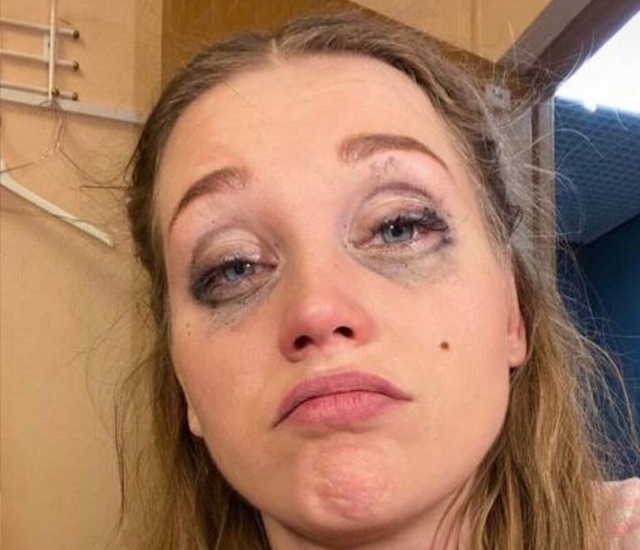 Кристина в слезах