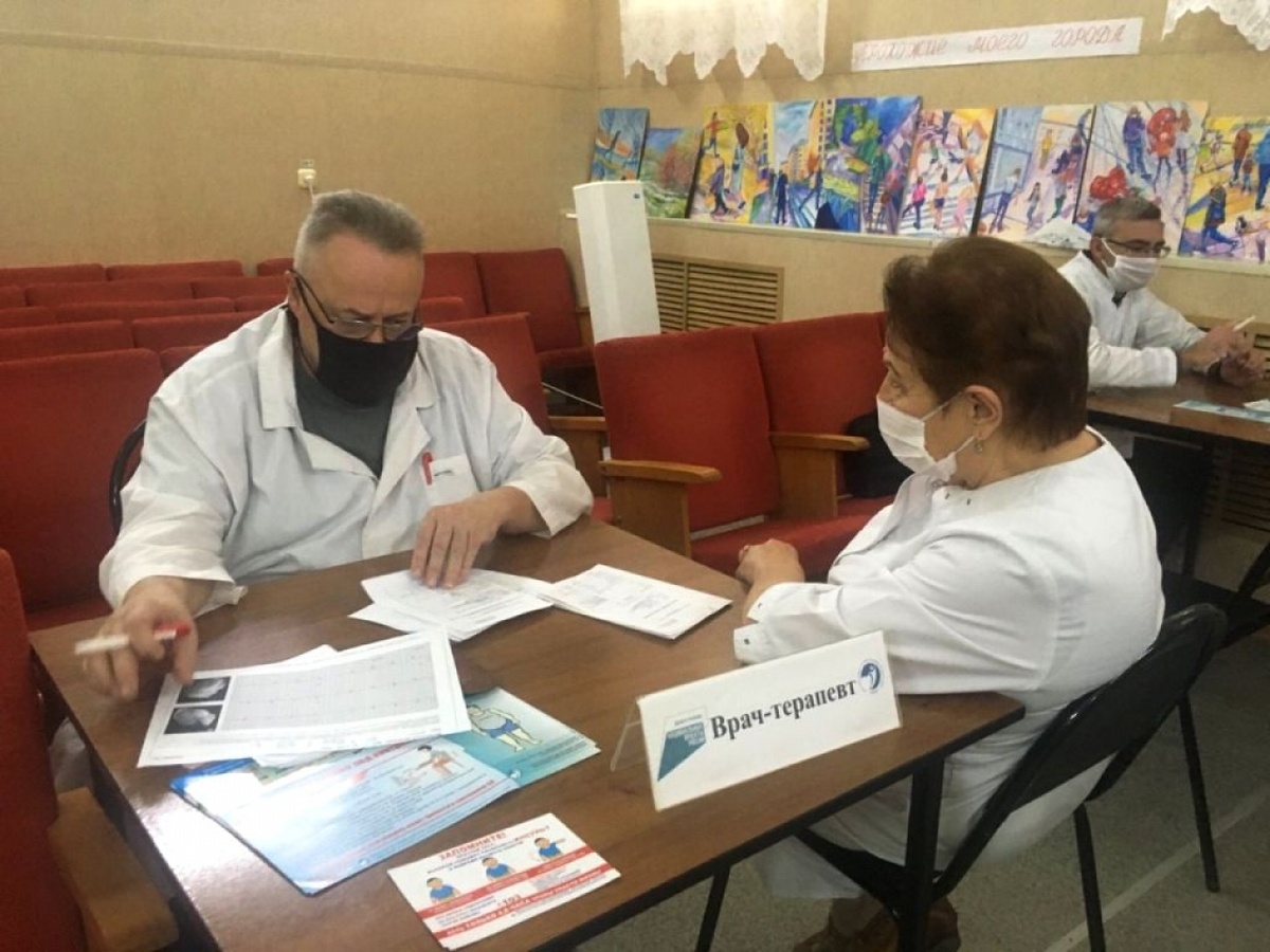    «В Москве медсестра получает 70, а у нас оперирующие врачи – 30»: Минздрав ответил на вопрос о зарплатах саратовских медиковНовости Саратова и области – Сетевое издание «Репортер64»