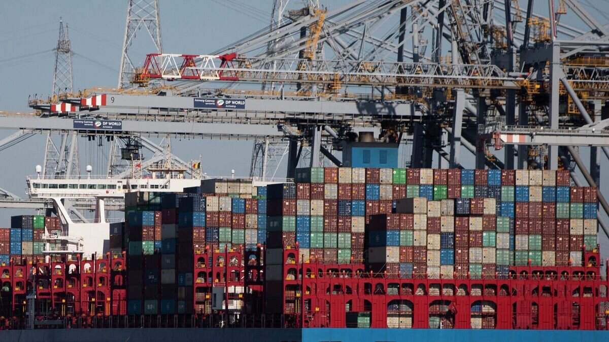    Транспортные контейнеры в порту Антверпена, Бельгия© AP Photo / Virginia Mayo