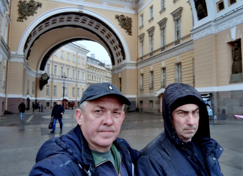 У арки Главного штаба в Санкт-Петербурге. Фото моё