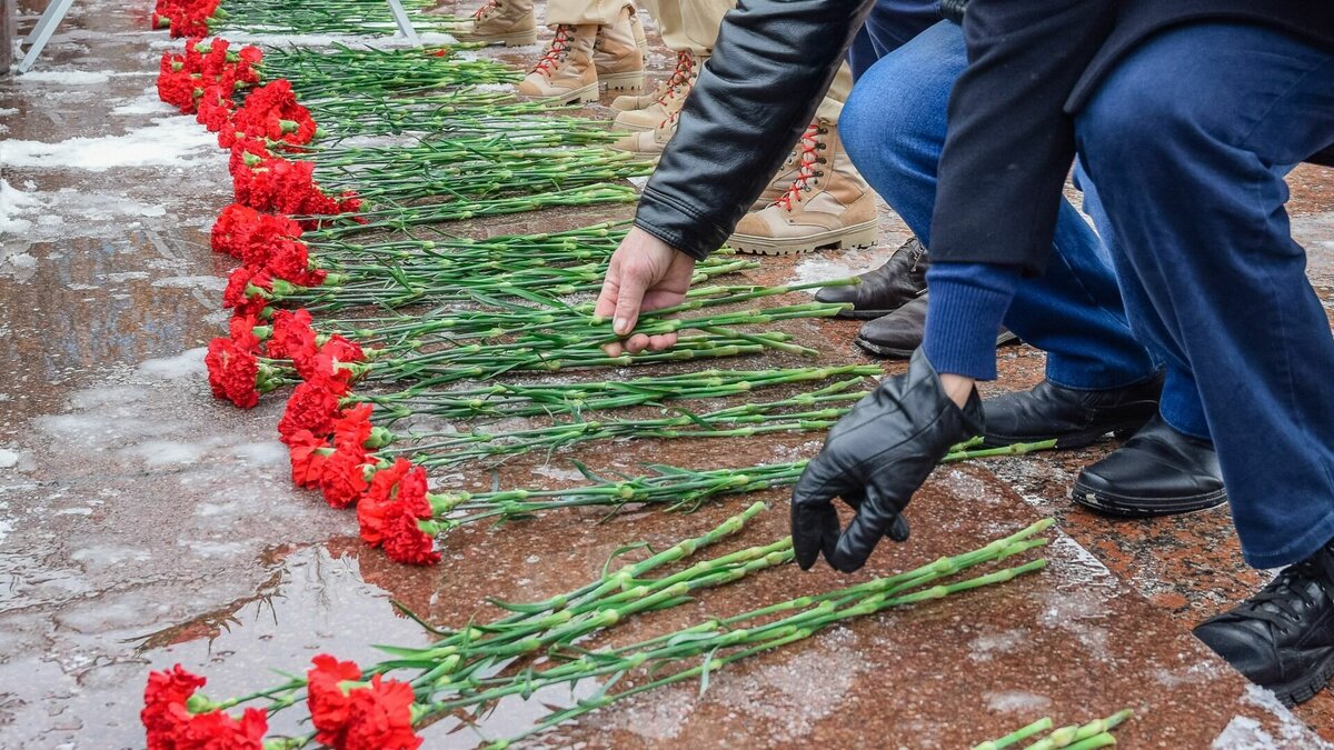 Картинка с большим количеством людей