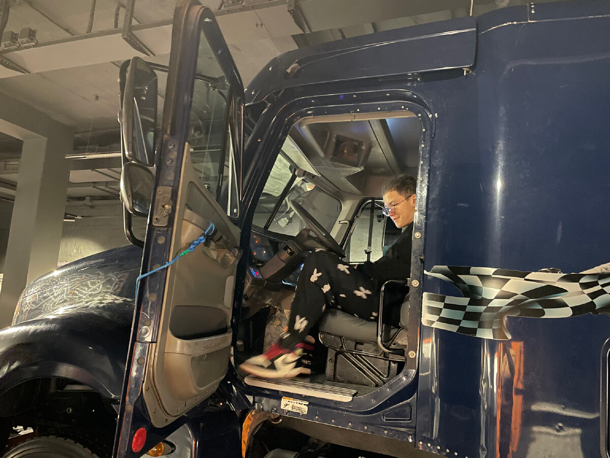 Почувствуй себя водителем фуры