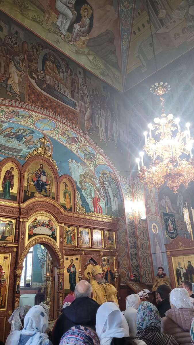 Владыка Феогност на проповеди.
