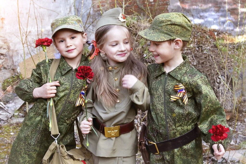 Особенно гламурно в военной форме смотрятся девочки. Фото из интернета