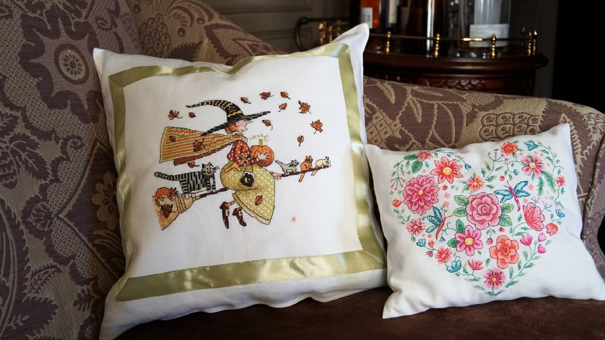 Подушки "На шабаш", производитель Neocrafrt, Heart Collage The World of Cross-Stitching все фото автора, листайте галерею
