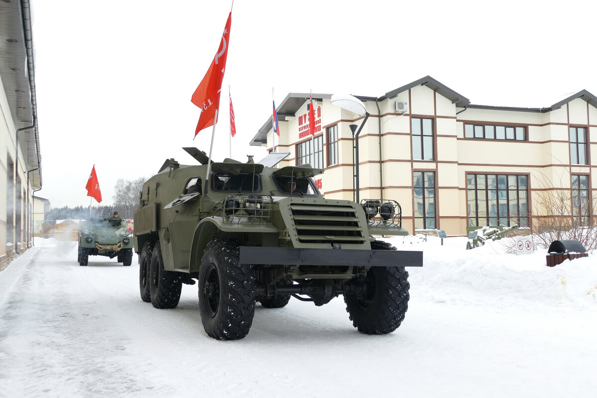 Катания на бронетранспортерах детей является одним из пунктов музейных мероприятий 23 февраля и 9 мая.