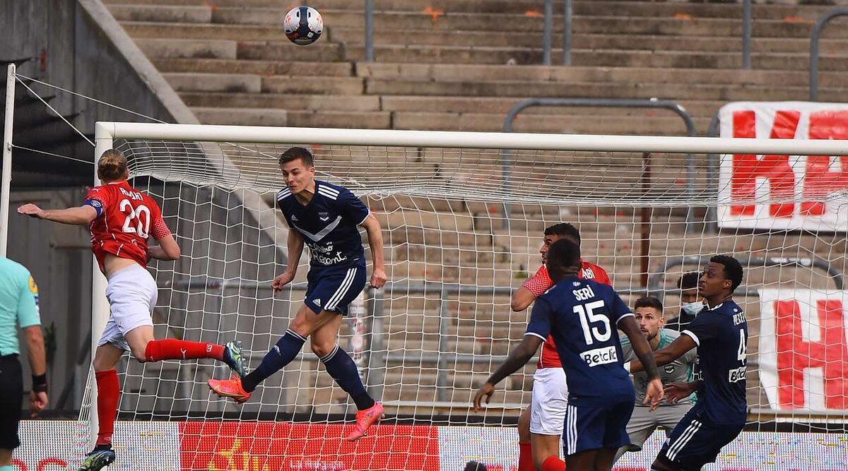 Фото с сайта flashscore.ru.  Ним неожиданно обыгрывает Бордо