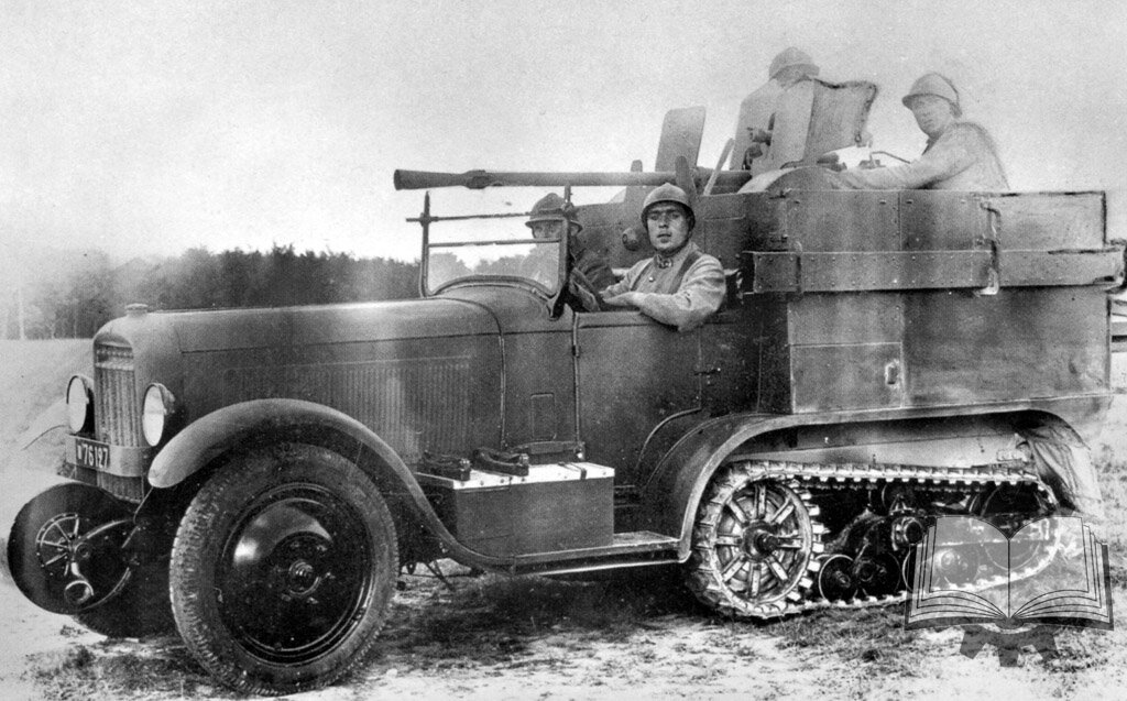 Перевозка 25-мм противотанковой пушки в Citroën-Kégresse P19. Для этого использовались вполне штатные устройства в кузове машины.