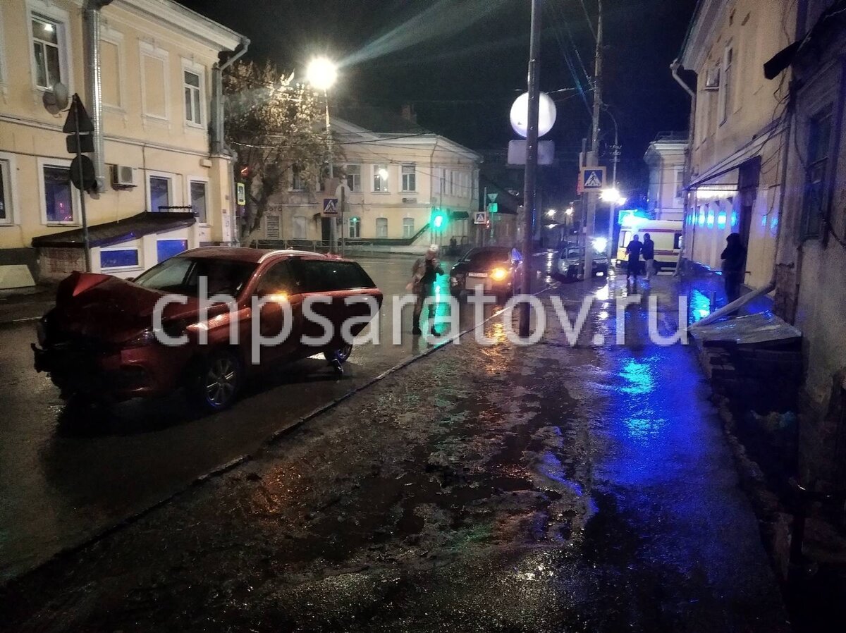 На месте работаю спасатели областной службы спасения, медики скорой помощи, сотрудники ДПС. Обстоятельства произошедшего выясняются.
