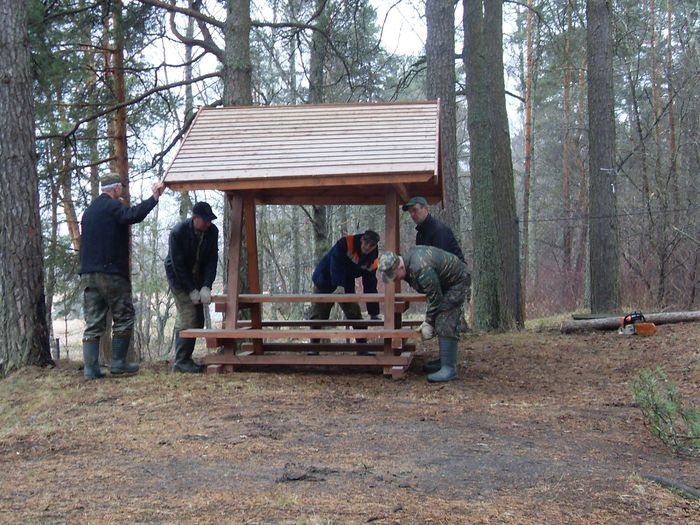 Пожарить шашлыки химки. В Санкт-Петербурге РЖЕВСКИЙ лесопарк шашлыки. Места для шашлыков в Химкинском лесопарке. Площадка оборудованная под шашлыки. Оборудованные места для шашлыка в Александрове.