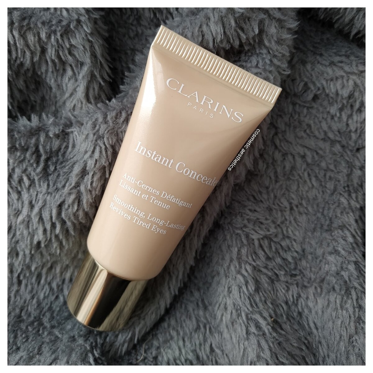 Clarins 25. Clarins instant concealer. Тональный крем Эстетика. Clarins instant concealer для всех типов кожи.