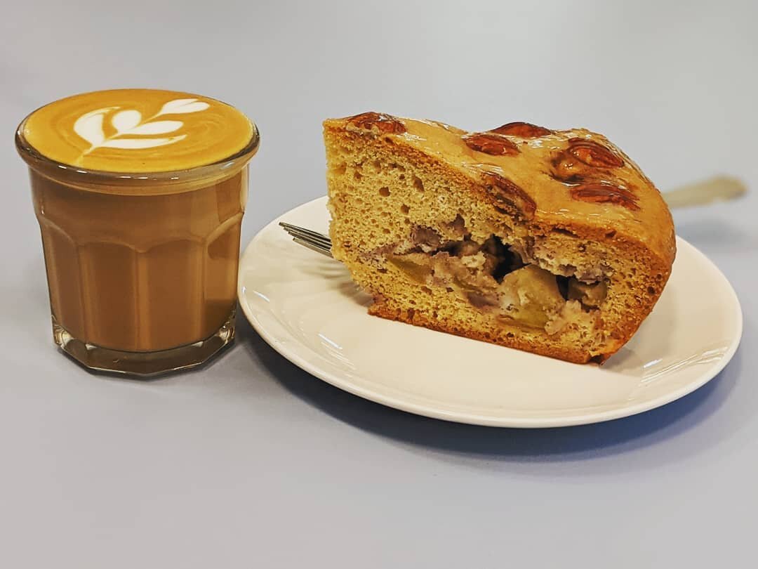 Флэт и шарлотка.