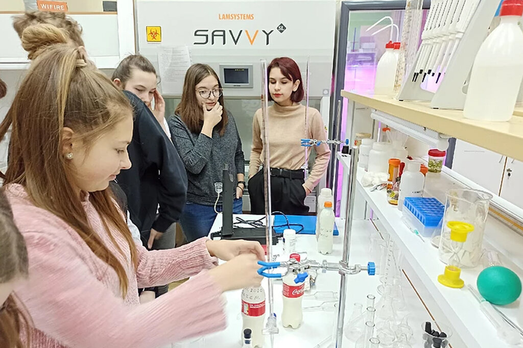 Кванториум - федеральная сеть учреждений дополнительного образования детей и молодежи. https://clck.ru/UNefB