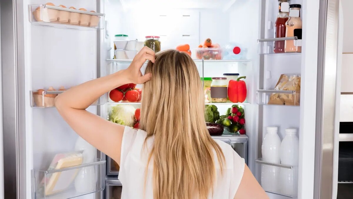 Избегайте порчи: продукты не хранятся в ящике холодильника.