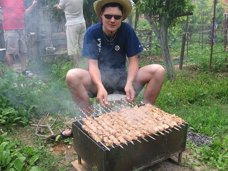 Жарят на природе