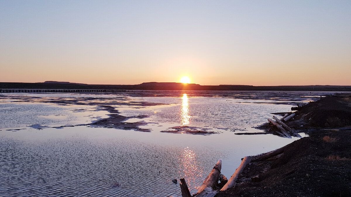 Закат на озере Баскунчак