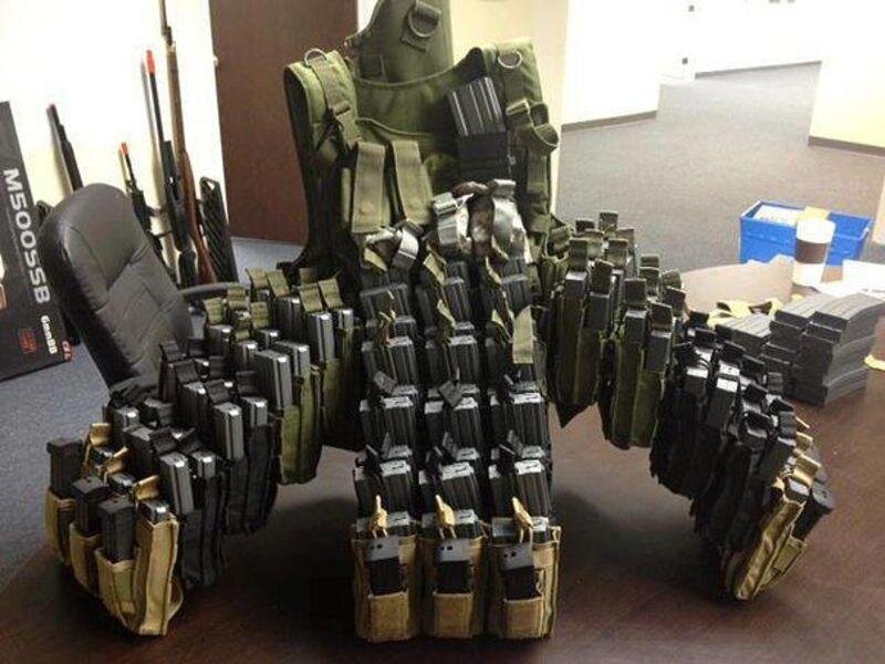 Магазины, обоймы, рожки....главное подсумков больше!