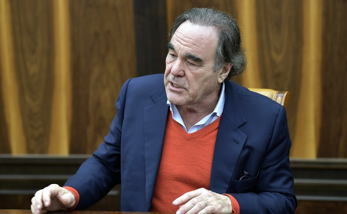 Оливер Стоун