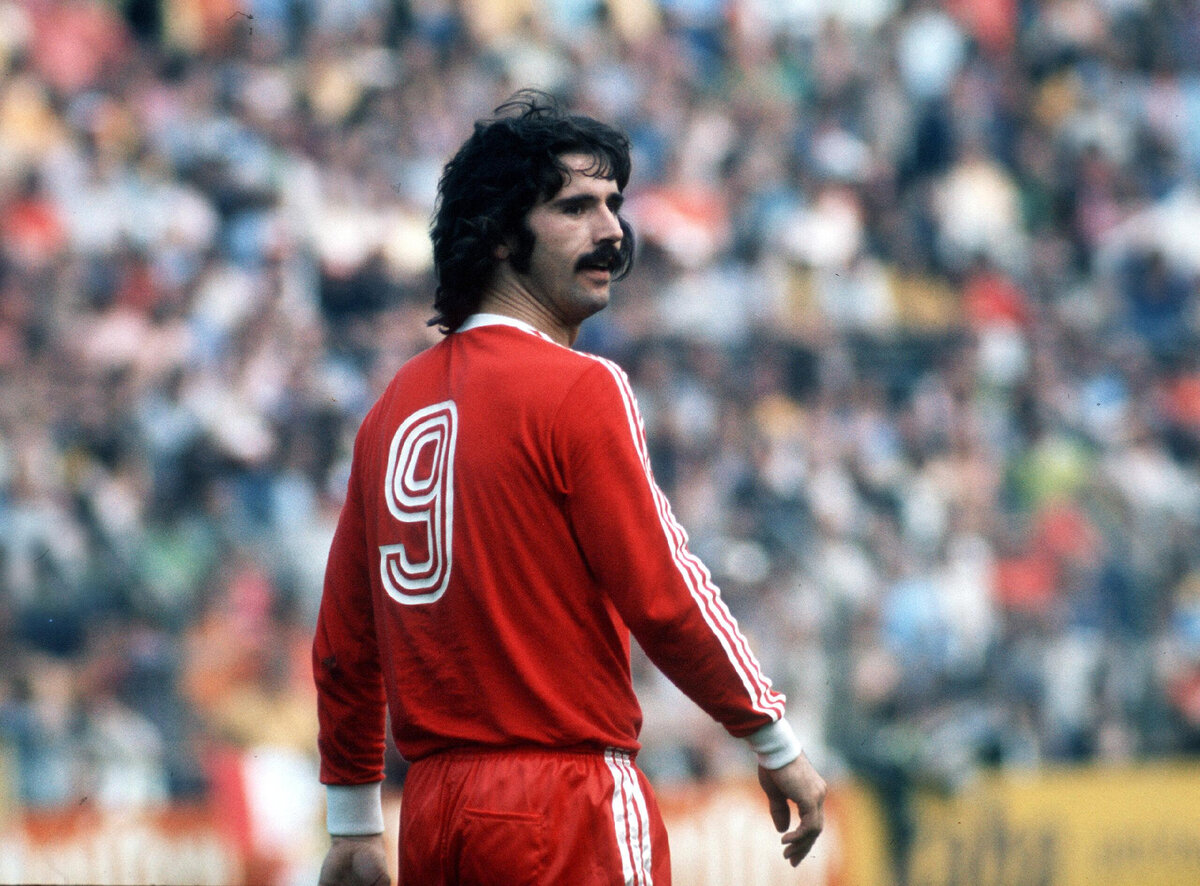 Свой рекорд Герд Мюллер установил в возрасте 26 лет.