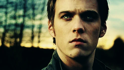 Михаил в теле Адама Миллигана