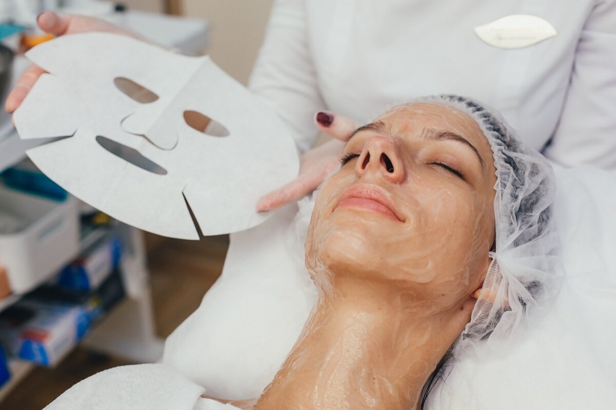Процедуры у косметолога затратные для бюджета и небезопасные для кожи