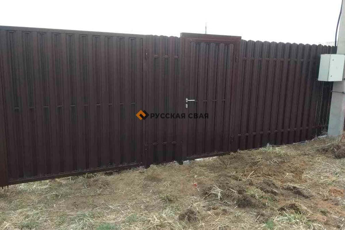 Распашные ворота из евроштакетника