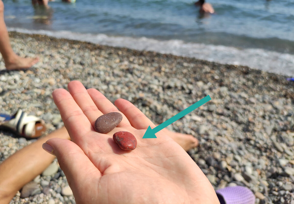 Пляж в Крыму, на который люди идут за 800 ступеней и приезжают с других ...