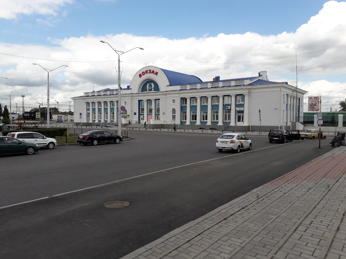 Вокзал в г. Каменск-Уральский. Фото автора, сделанное в 2020 году из нашей поездки в г. Екатеринбург. Не воровать!
