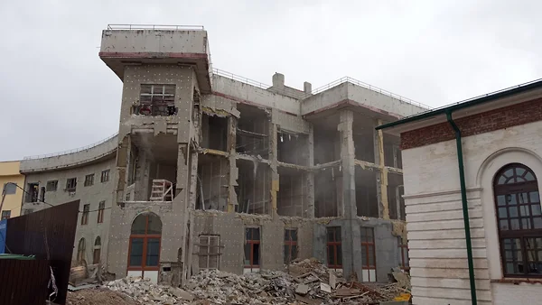 6 июня 2021 г. Мы продолжаем делать то, что мы уже много наделали (В. С. Черномырдин). Побывал в кремле и поснимал. Там территория закрыта и охрана не пускает.-54