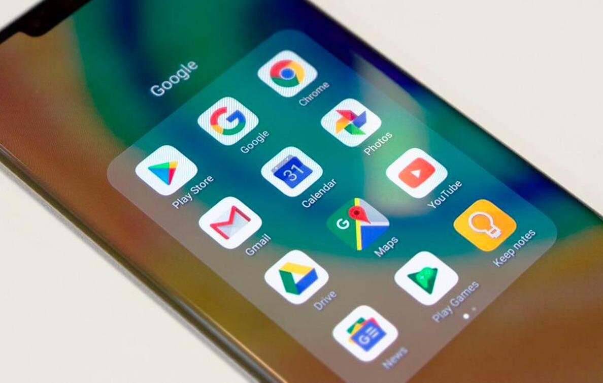    При первом включении в смартфоне оказывается куча лишних приложений
