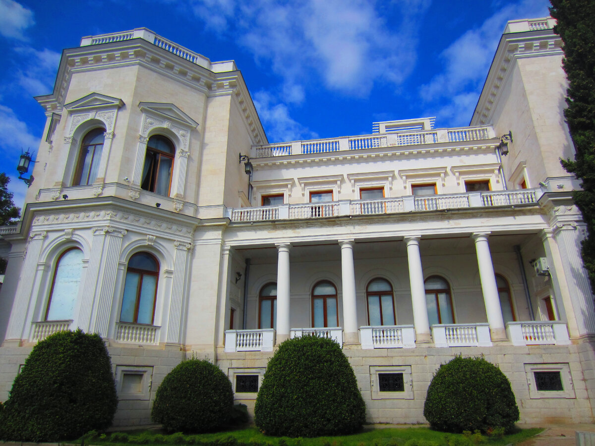 Ливадийский дворец-музей. Фотография автора статьи.