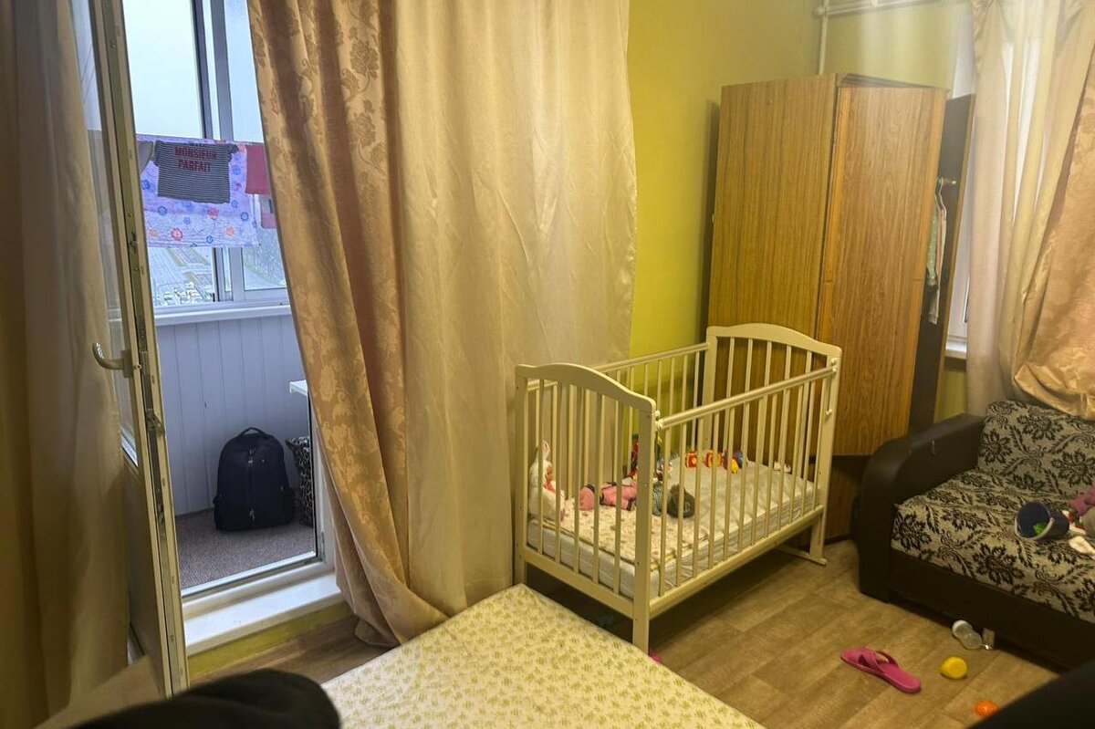     Мать выбросила годовалую дочь из окна 11 этажа на юге Москвы