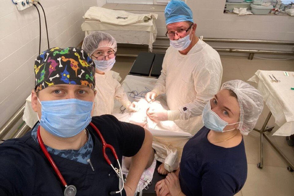     Врачи Детской областной больницы сумели удалить опухоль, не задев при этом окружающие органы. Фото: vk.com/medkirovru