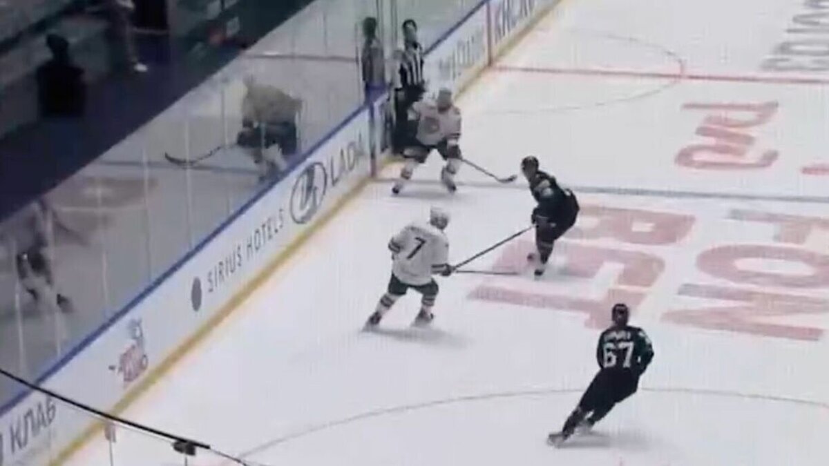     Казанский «Ак Барс» вновь одержал победу в выездном матче регулярного чемпионата КХЛ. Сегодня, 25 декабря, он обыграл «Сочи» со счетом 4:3.