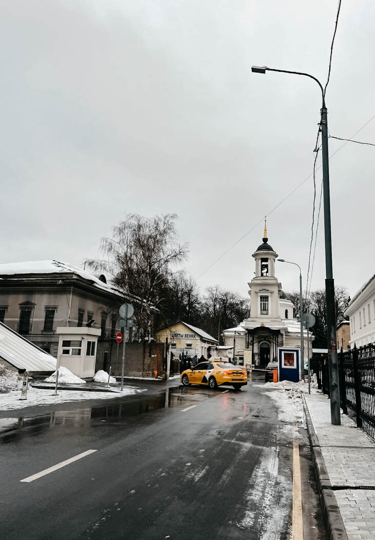Фото: Вечность или миг? Храм Троицы Живоначальной на Пятницком кладбище