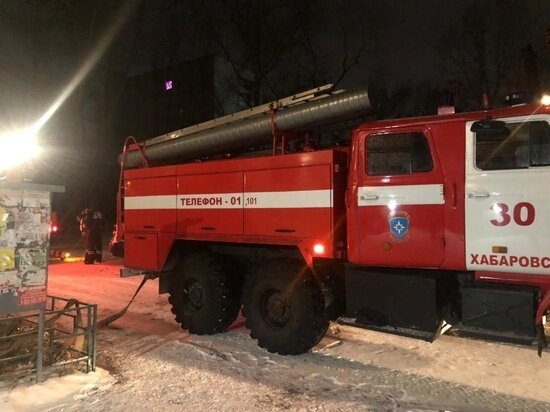     В Хабаровске едва не сгорел жилой двухэтажный дом. Фото: ГУ МЧС России по Хабаровскому краю