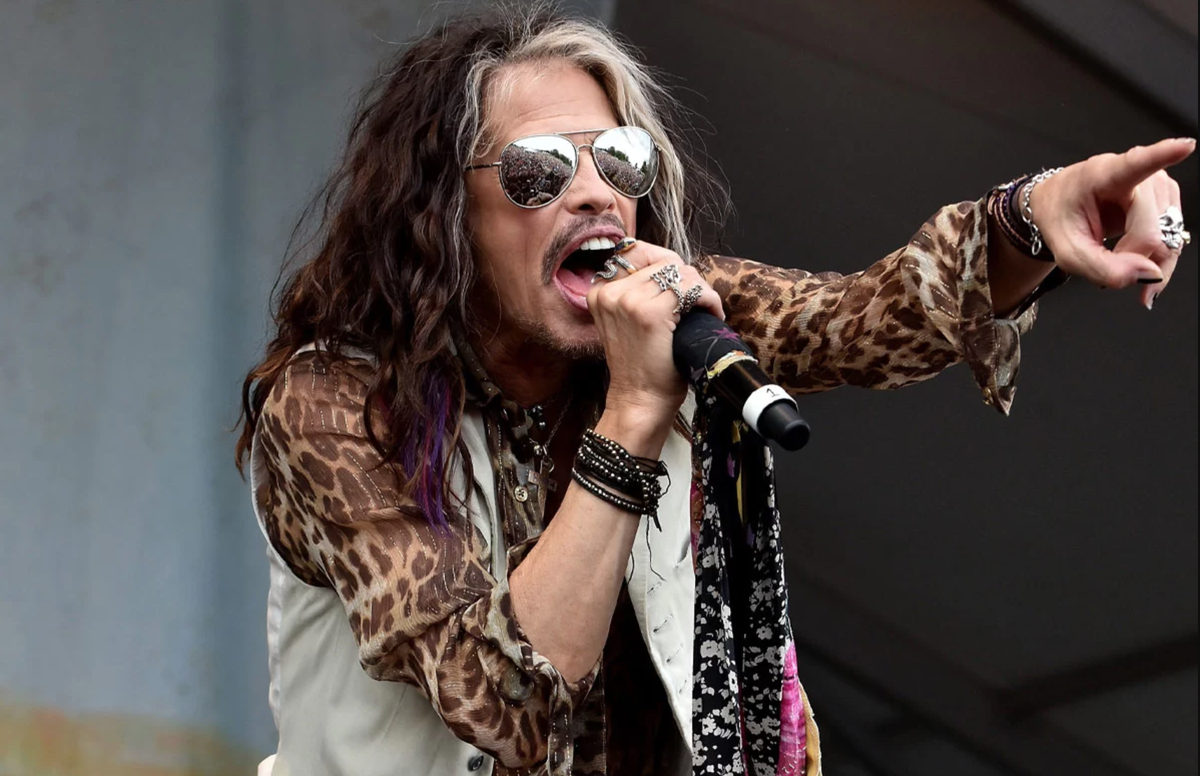 Arch enemy вокалистка. джо перри. ро́нни джеймс ди́о. марк хоппус блинк 182. житняков похож на кипелова.