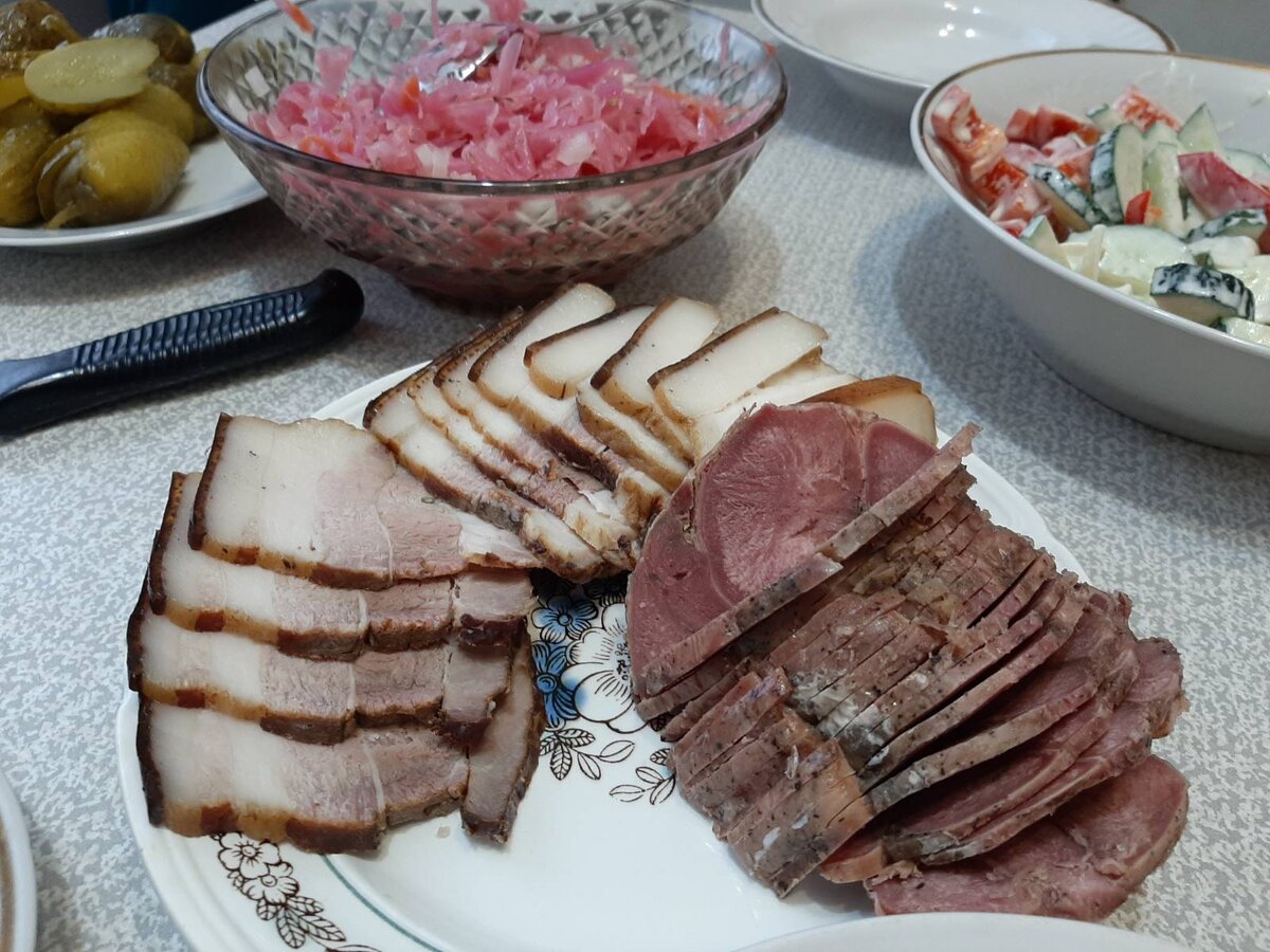 Аромат по всему дому копчения.